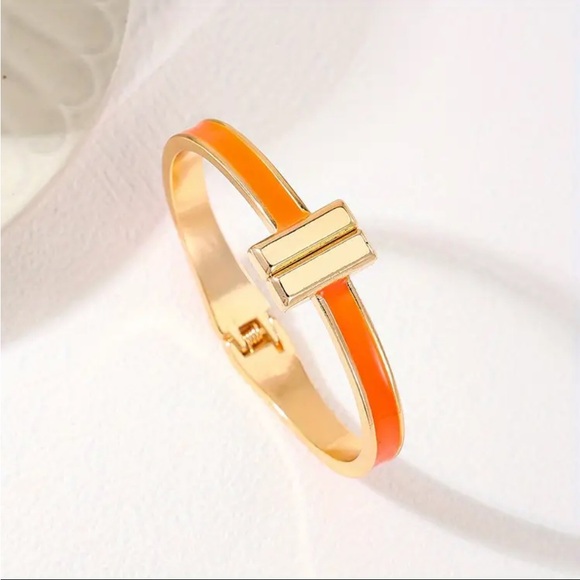 NWOT Altar’d State Elegant “H” Clic  Bangle Bracelet - Picture 5 of 6